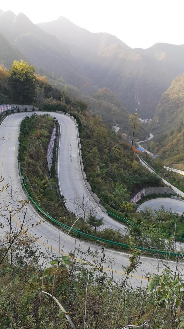  秦岭大山中|秦岭大山里的最美自驾公路，路边全是美景，只是在深山没人知道！