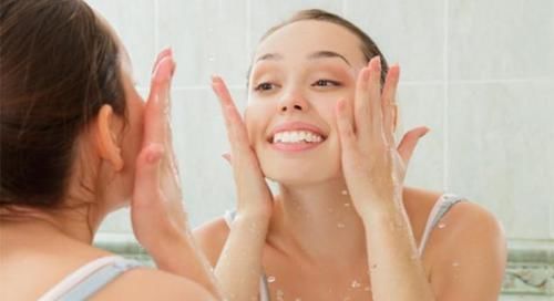 皮肤|女人敷完面膜后洗还是不洗?很多人都做错了,难怪皮肤总不好
