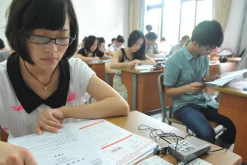 藤蔓|孩子“藤蔓字体”火了,乱七八糟让人看不懂,家长直接拿起棍子