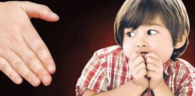 生气|一巴掌真能'要命',孩子身上这几个'生命线',再生气也不能打