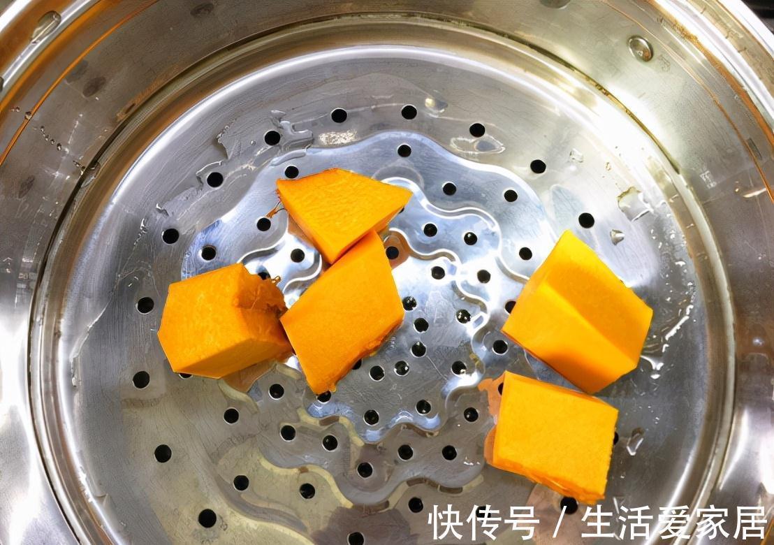 紫甘蓝|南瓜吃法多样，做成南瓜饼，卷上喜欢的食物就搞定