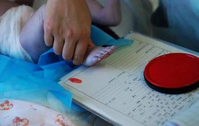 医生|宝宝出生后为啥要被留脚印医生不会告诉你,但父母要知道!