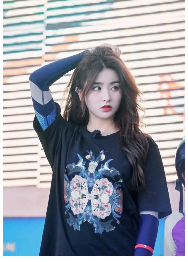 综艺节目|金子涵,综艺节目泳池剧照,惊艳美貌