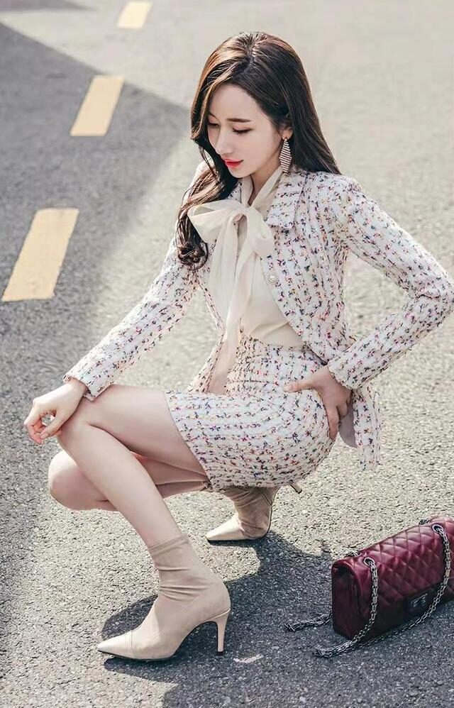 毛呢 时尚小香风，秋冬季高级穿搭，毛呢西服搭配气质半身裙