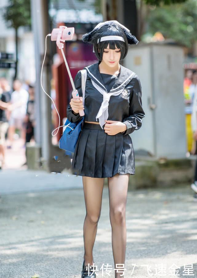 cospl13岁coser不得了,堆堆袜都能穿成船袜,伸腿那刻长到逆天