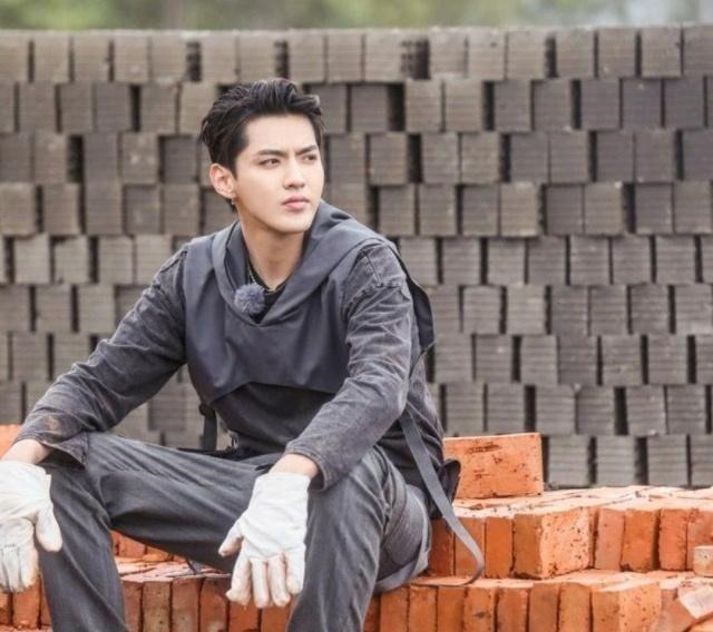 球鞋 穿假阿迪Aj为了不被排挤,学生穿特步被嘲笑!学校攀比这么可怕