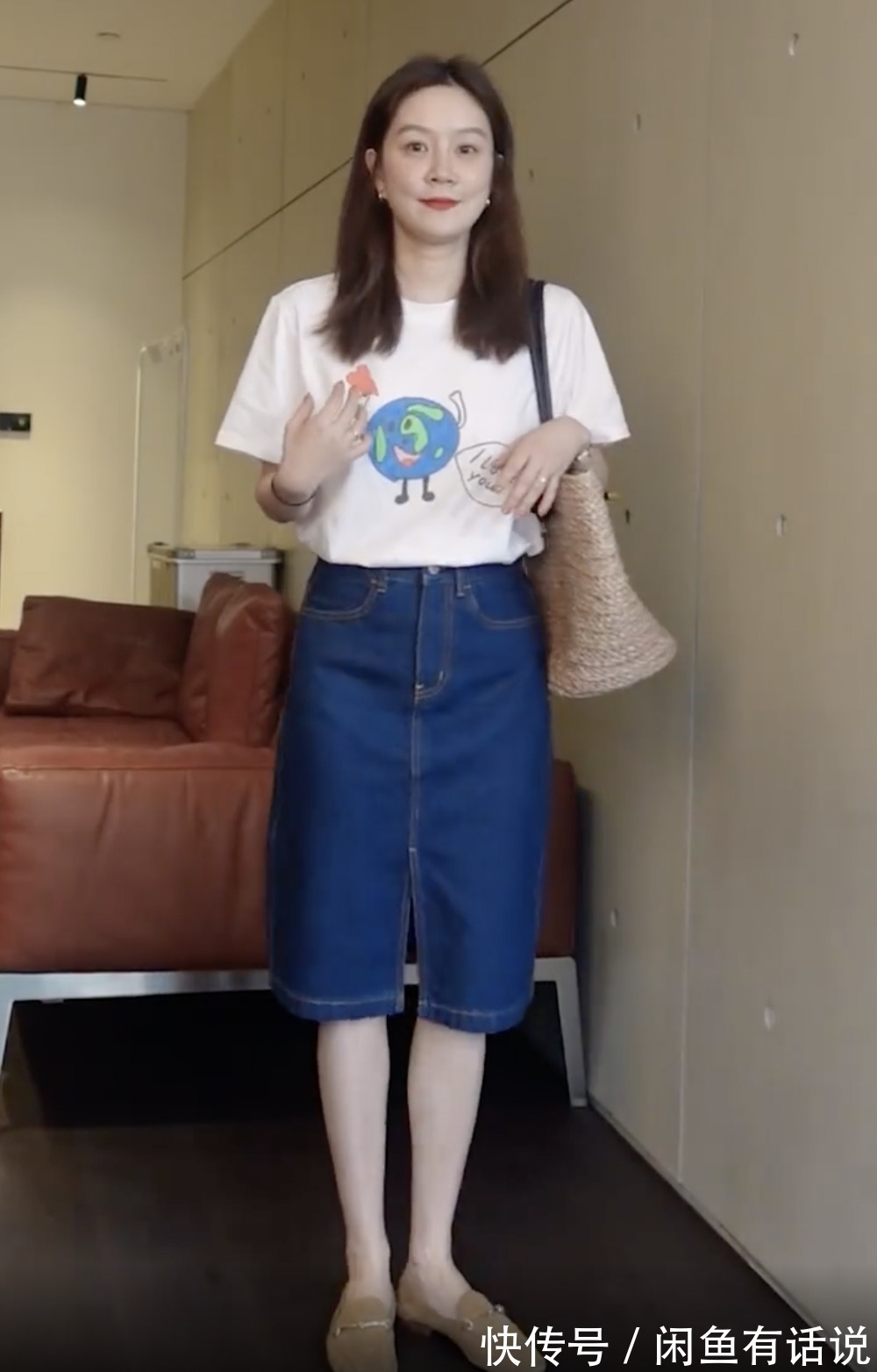 搭配|37岁阿姨亲身示范,同件T恤搭出两种不同效果,大妈和少女的区别