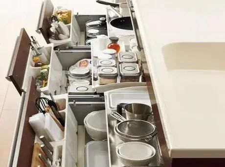 收纳|日本厨房只有巴掌大，但东西再多也不乱，这5个方法要学起来