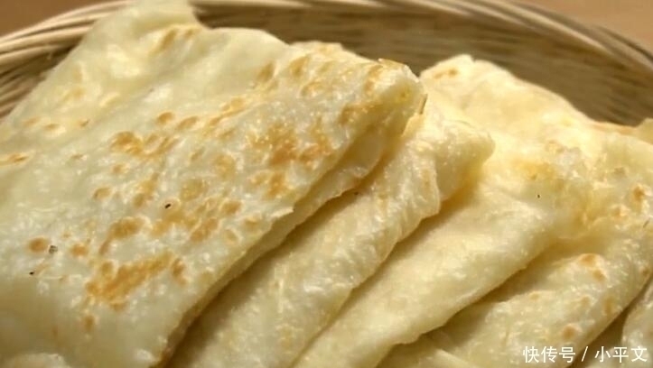 电饼铛|烙饼时,直接烙是大错特错,多加这一步,柔软又起层,30秒出锅