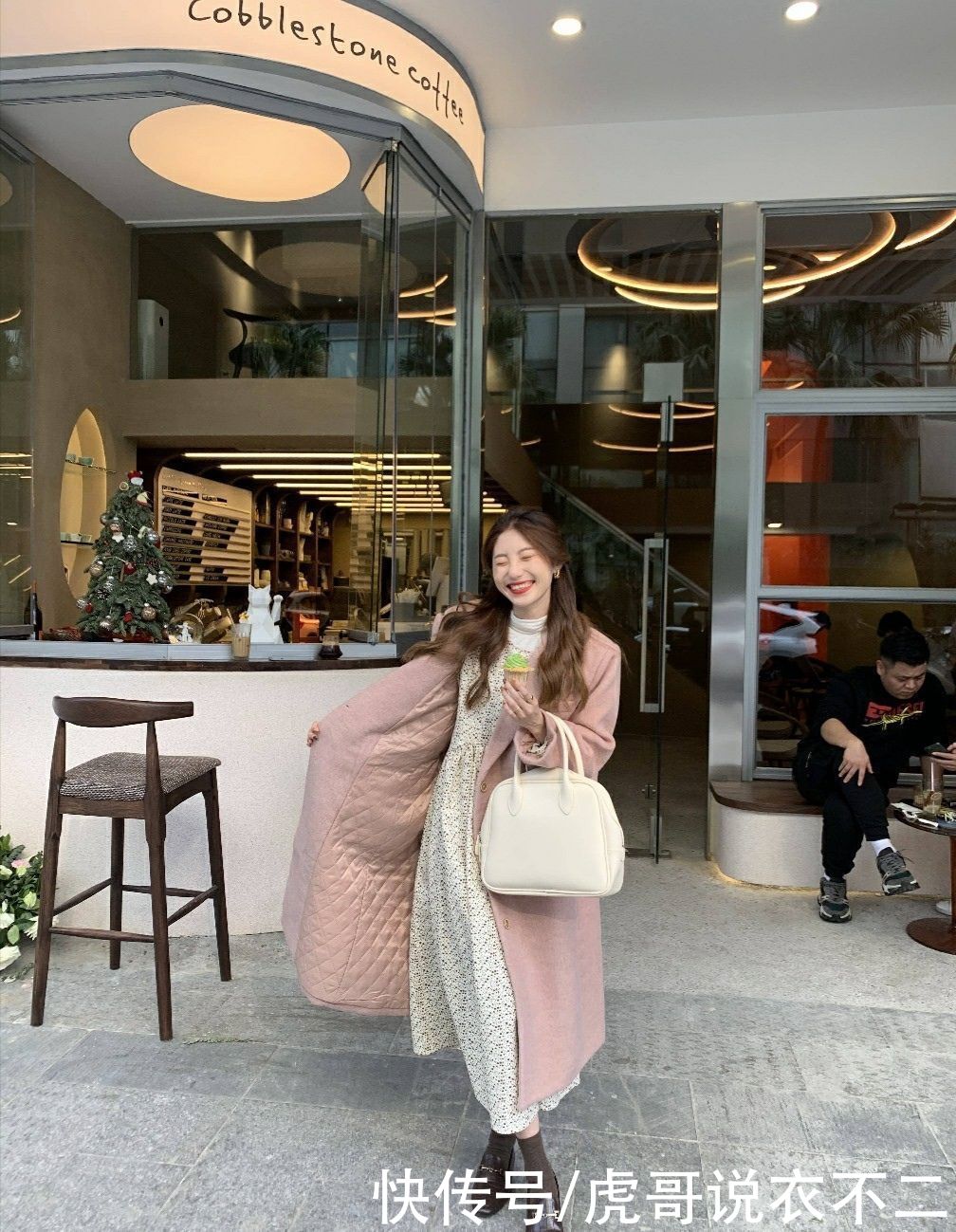 小个子女生冬季怎么搭才不普通？韩系风了解一下，清新减龄又甜美