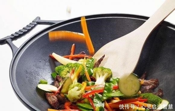 炒菜|炒菜的4个坏习惯,几乎每个人都犯过,为了家人健康记住吧