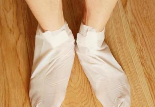 脚部皮肤粗糙又厚又硬，用足膜可去死皮和变嫩？