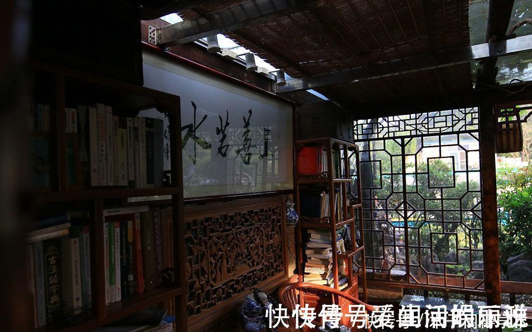 实木|90后小夫妻却偏爱中式装修,去除繁琐设计,书房的设计更为独特!