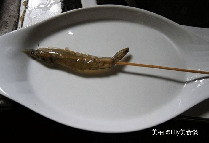 虾别再煮着吃了,我换种做法外酥里嫩,老公一口气干掉一盘,佩服