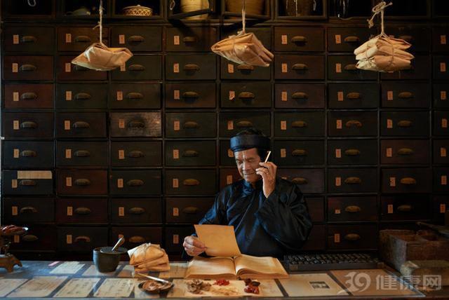 胆经操|胆经一通，万病无踪！老中医分享1套真人胆经操，5分钟学会