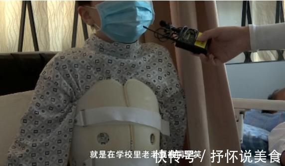 受压|8岁男孩脊椎侧弯,只因家人常做这个动作,这个错误,90%的父母都在犯