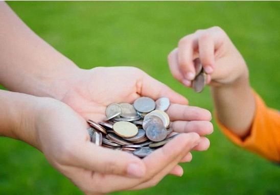 冰激凌|多少父母，将自己赚钱的不易强加给孩子，多少孩子，边享受边愧疚