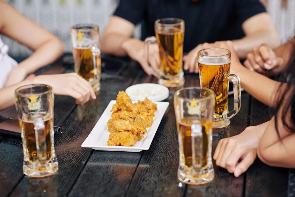 喝酒|酒桌上有这5个好习惯，肝胃少受好多罪！年底聚餐必看