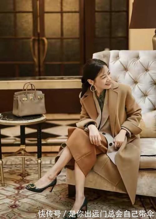 女人味儿 奔四奔五的女人少穿“妈妈装”，5个气质穿搭技巧，建议你收藏