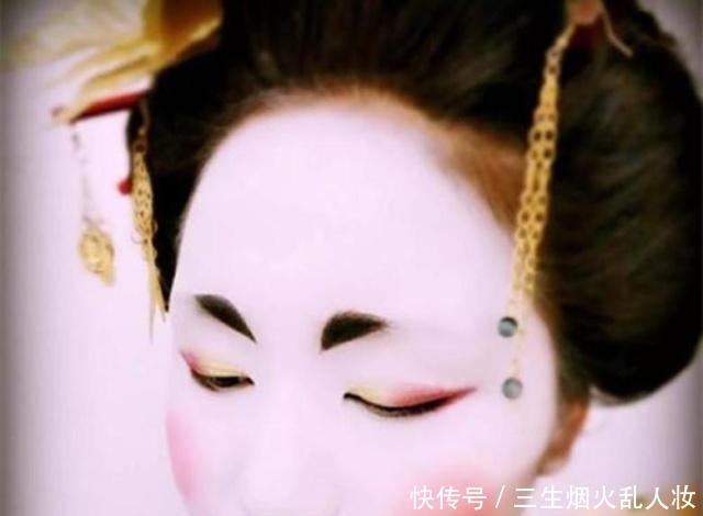 如果穿越到唐朝,你可能受不了唐朝女人的妆容