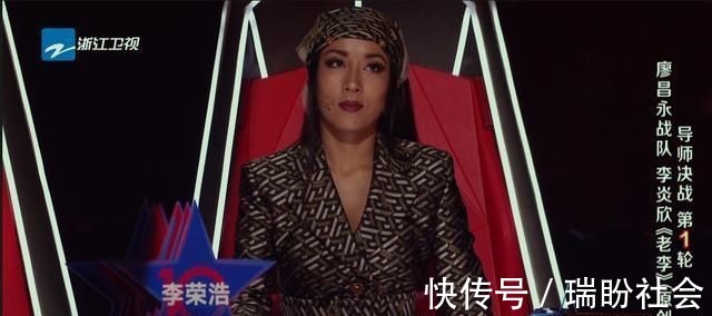 好聲音助教服裝該管管了!張碧晨晃眼，吳莫愁浮夸，只有她較穩(wěn)重