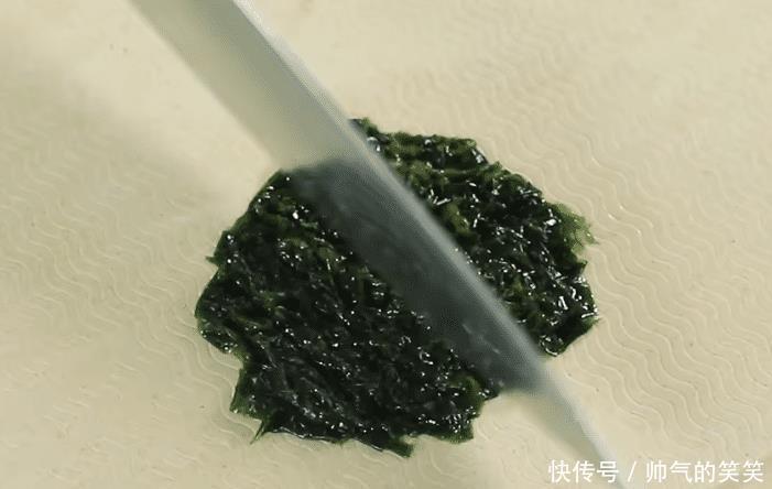 孩子爱吃的紫菜三文鱼,鲜香软嫩又营养,拌饭煲粥的美味之选