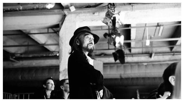 他大概是全日本最热爱女性的设计师