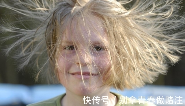 为什么一到秋冬季节总有静电?如何科学地消除静电?