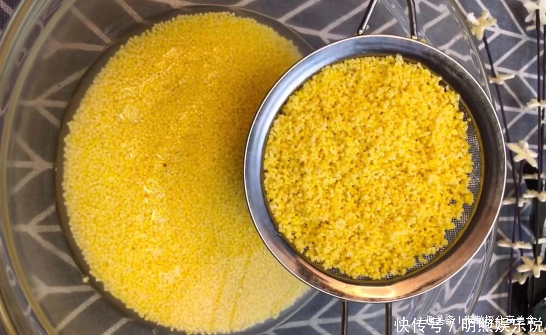 好吃|1碗小米2个鸡蛋,教你做蒸的营养早餐,健脾和胃比面包好吃还营养