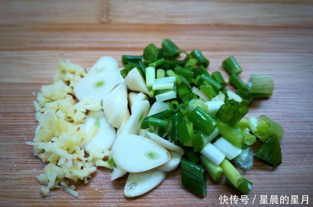 佛手瓜|自家种的佛手瓜,这样做那叫一个香,口感清脆又去火,好吃下饭!