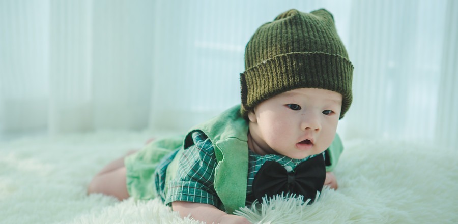 站立|妈妈故意拿走宝宝被子,结果萌娃发脾气了,奶凶奶凶的好可爱