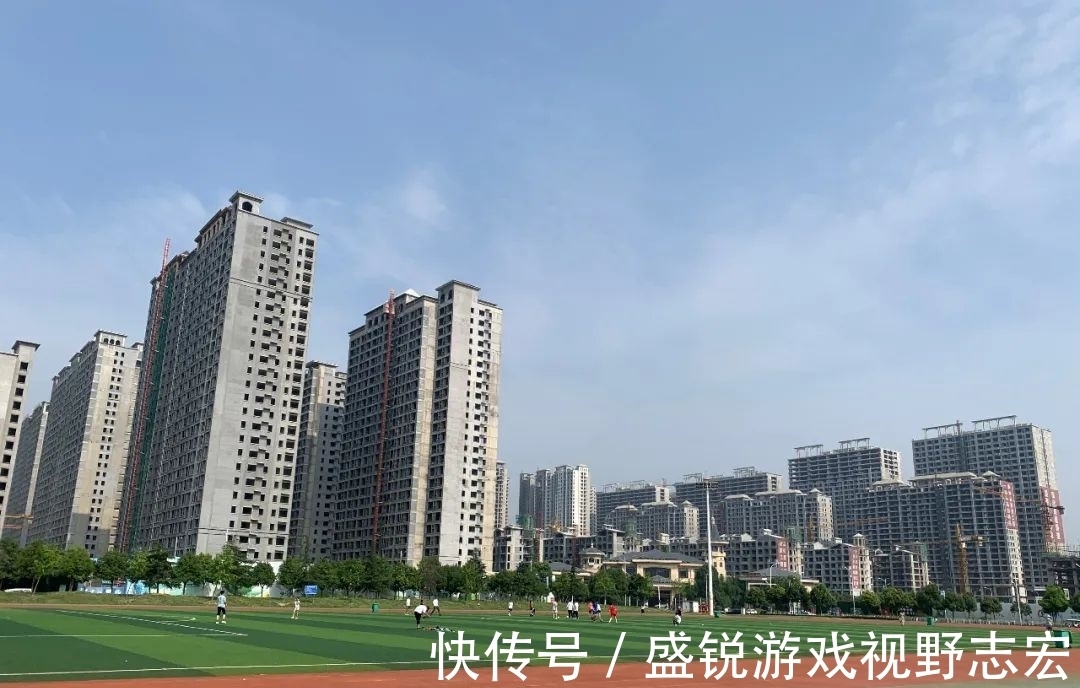 施工|西班牙小镇工程进度播报:仲夏知绿盛 臻情传家音