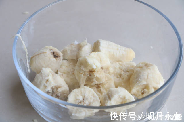 夏天就馋这懒人早餐,不加盐不加油,2分钟出锅,比蛋糕还好吃