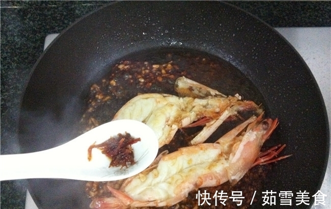 此法烹调冷冻虾，鲜味迅速提升，肉质紧实越嚼越香，高端大气