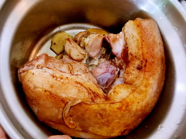 脆皮|不用油,也有酥香可口的脆皮五花肉,一下刀,酥脆到不行