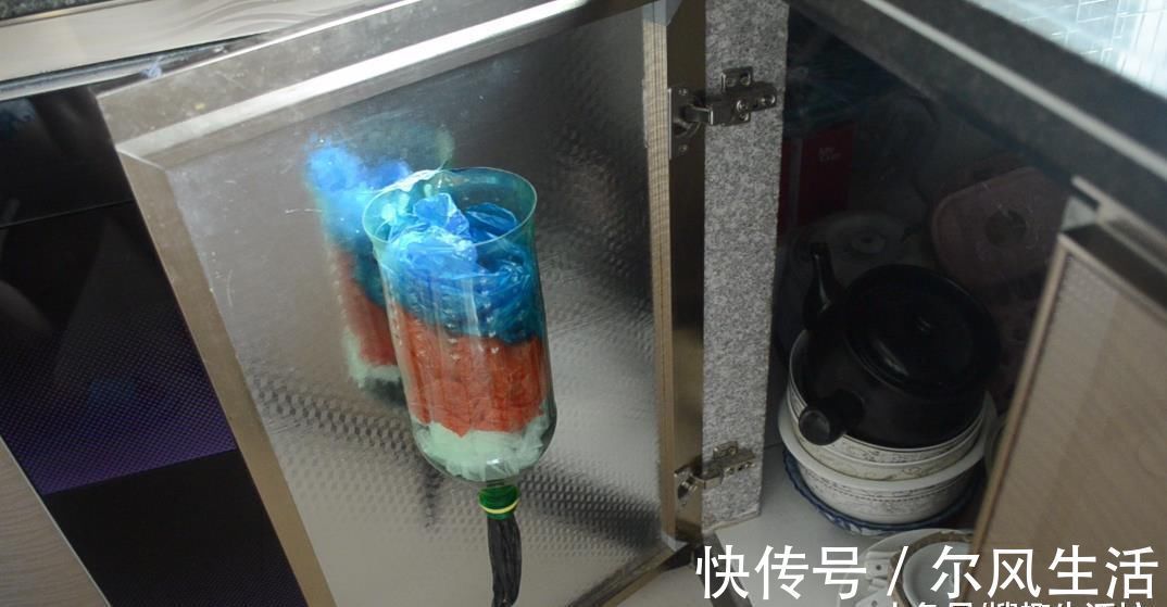 厨房里放一个塑料瓶, 家里一年都不用买垃圾袋, 看完赶紧去试试