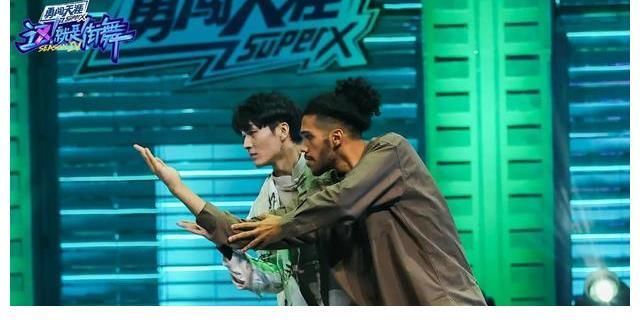 《这就是街舞》战队首秀,张艺兴韩庚惊艳,王一博布局出错输太惨