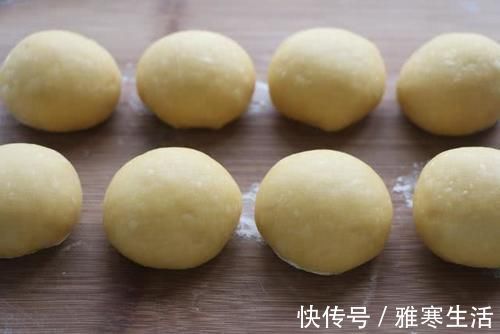 在家做面包，不用烤箱不用黄油，又软又拉丝，学会别再买面包吃了