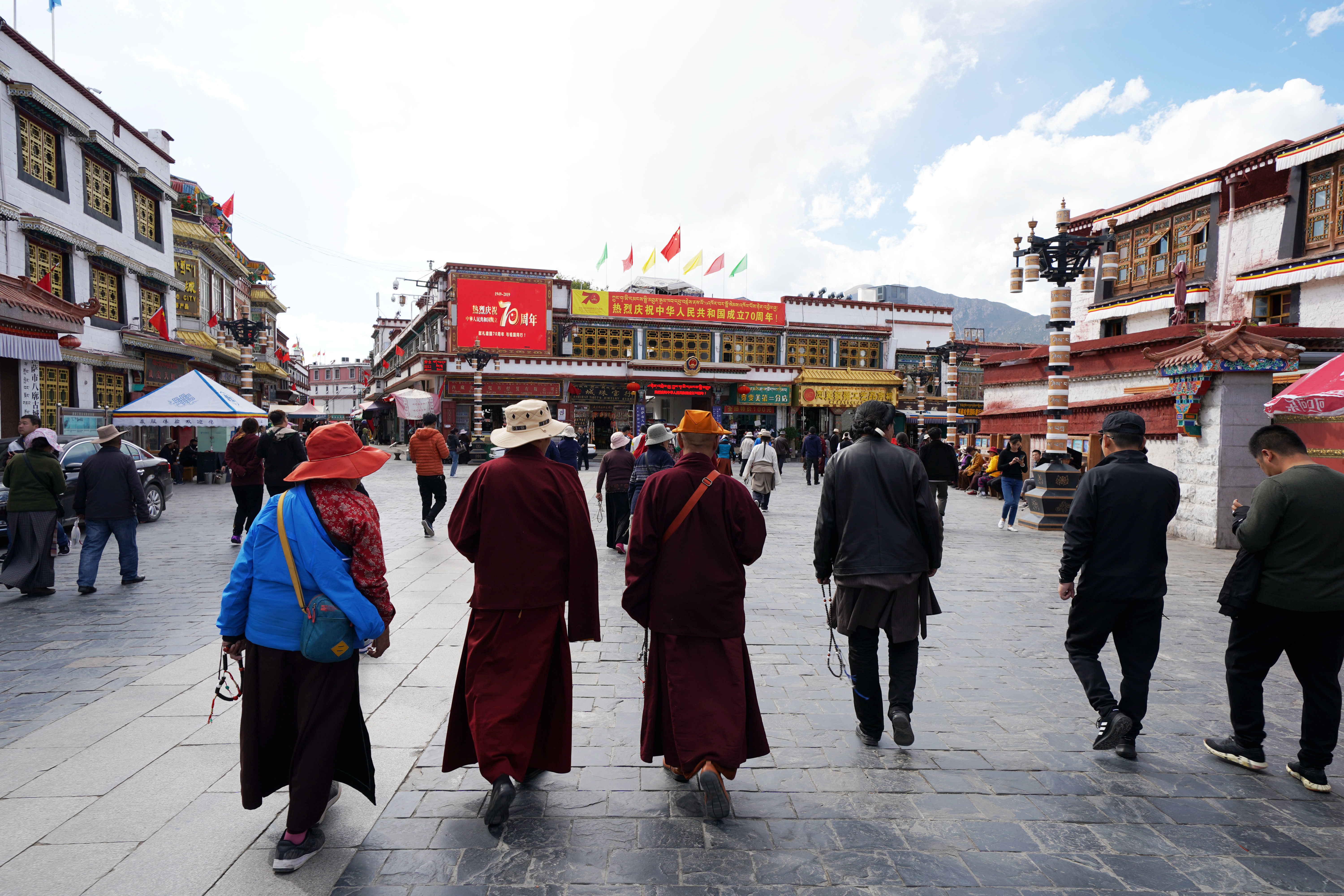 大昭寺|【80天单人单车环藏之旅】观览佛教圣地大昭寺，八廓街猎摄盛装美女