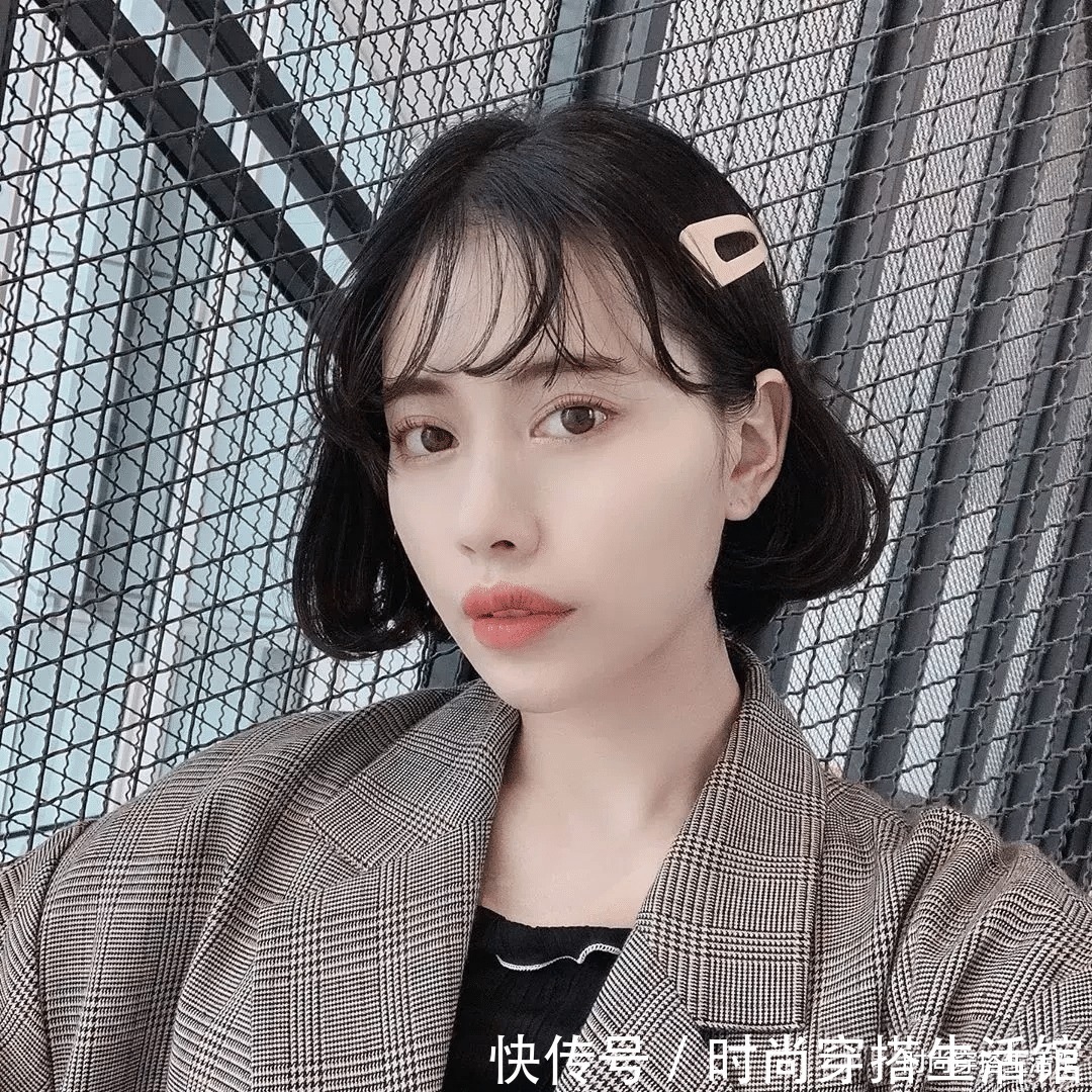 头发 女人过40岁尽量少烫“大妈卷”,今年流行这5种发型,清凉又减龄