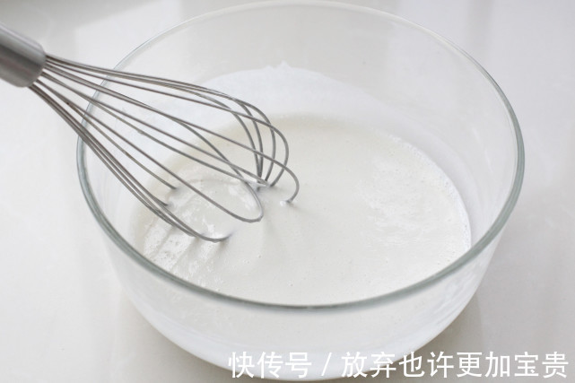 风靡朋友圈的网红小甜品,没有烤箱也能做,软糯香甜一口气能吃仨