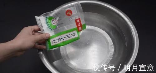 拖鞋|拖鞋穿久了污垢不好洗?一个简单的方法,洗完的拖鞋立马焕然一新