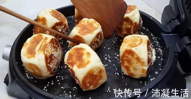 家常|面粉这样做太香了，不用烤不油炸，比吃面包还香，一次8个不够吃