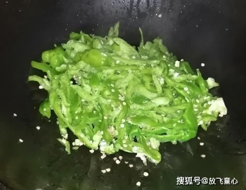  营养|掌握这三个技巧，做出的青椒炒鸡蛋，鲜嫩美味，营养好吃更下饭