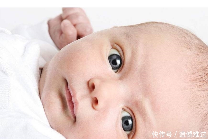 嘴角|宝宝的嘴角烂了是什么原因?又该怎么办?