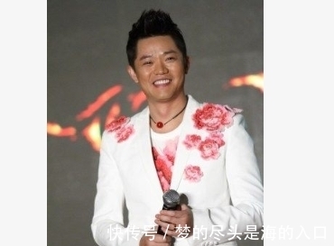 新闻记者|凤凰传说曾毅发生事故,内蒙古录制节目致腿骨折坐轮椅