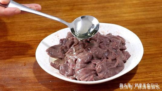 酶蛋白质|猪肝别直接下锅炒,很多人第一步就错了,正确的做法不老也不腥