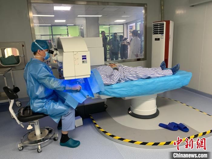 icl晶体植入术|青海ICL晶体植入术正式迈入“无刀”时代