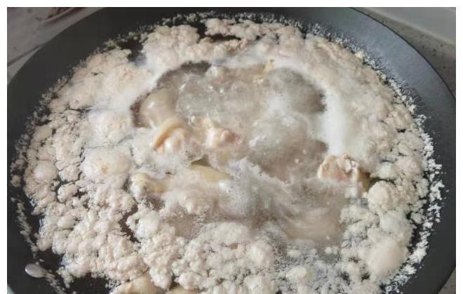 美味|入口即化肉质鲜嫩的卤鸡翅根，做法简单又美味，老公孩子抢着吃