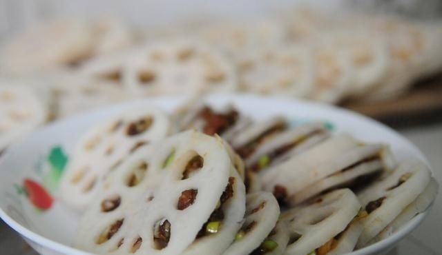 炸藕盒炸茄盒,调面糊不能用水,这样做,香酥筋道,不吸油不油腻